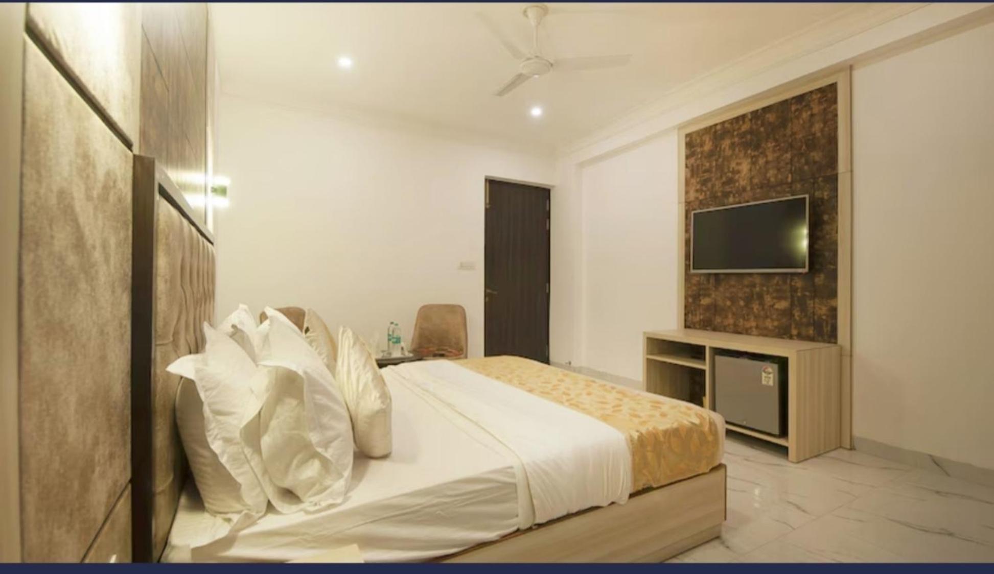 Hotel Almora Inn - Near By Delhi International Airport - With Free Airport Pickup And Drop Нью-Дели Экстерьер фото