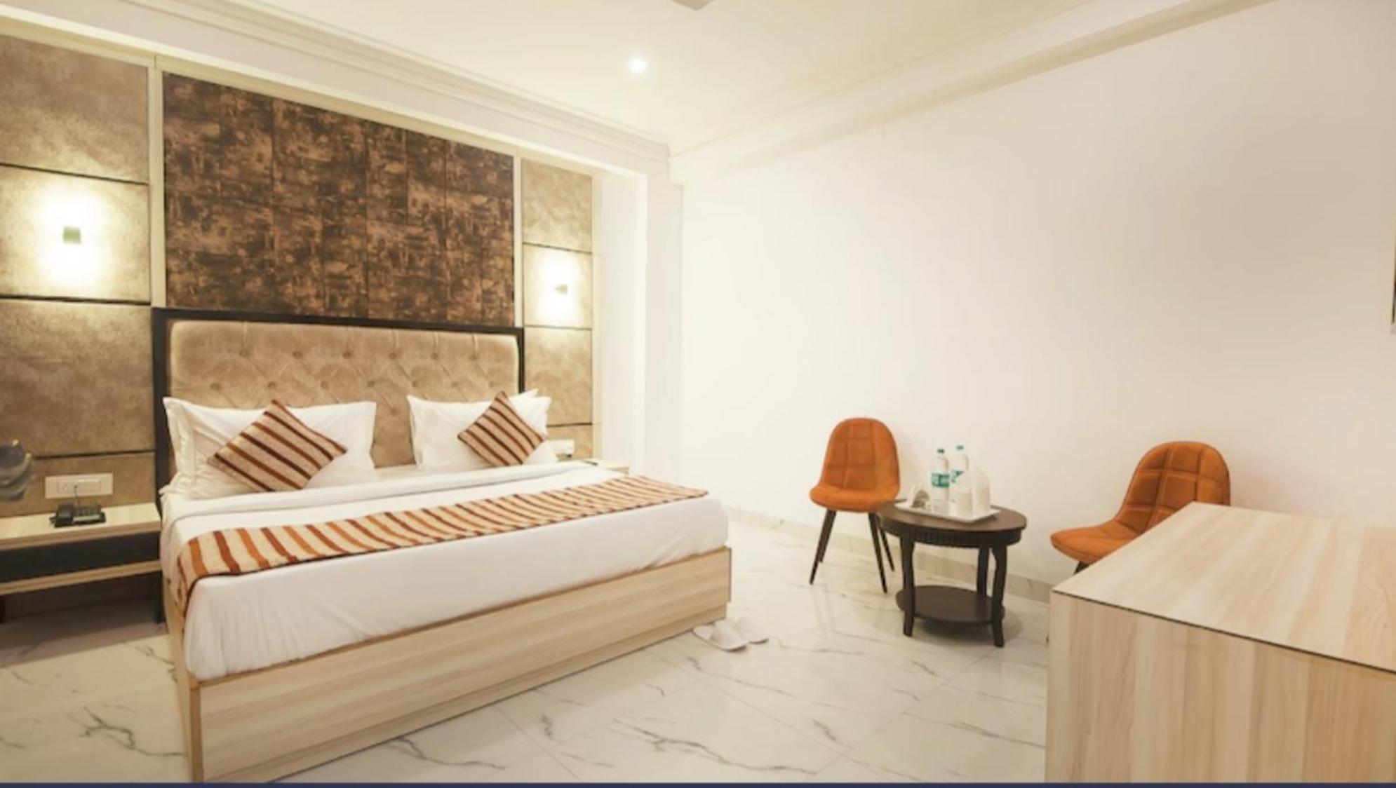 Hotel Almora Inn - Near By Delhi International Airport - With Free Airport Pickup And Drop Нью-Дели Экстерьер фото