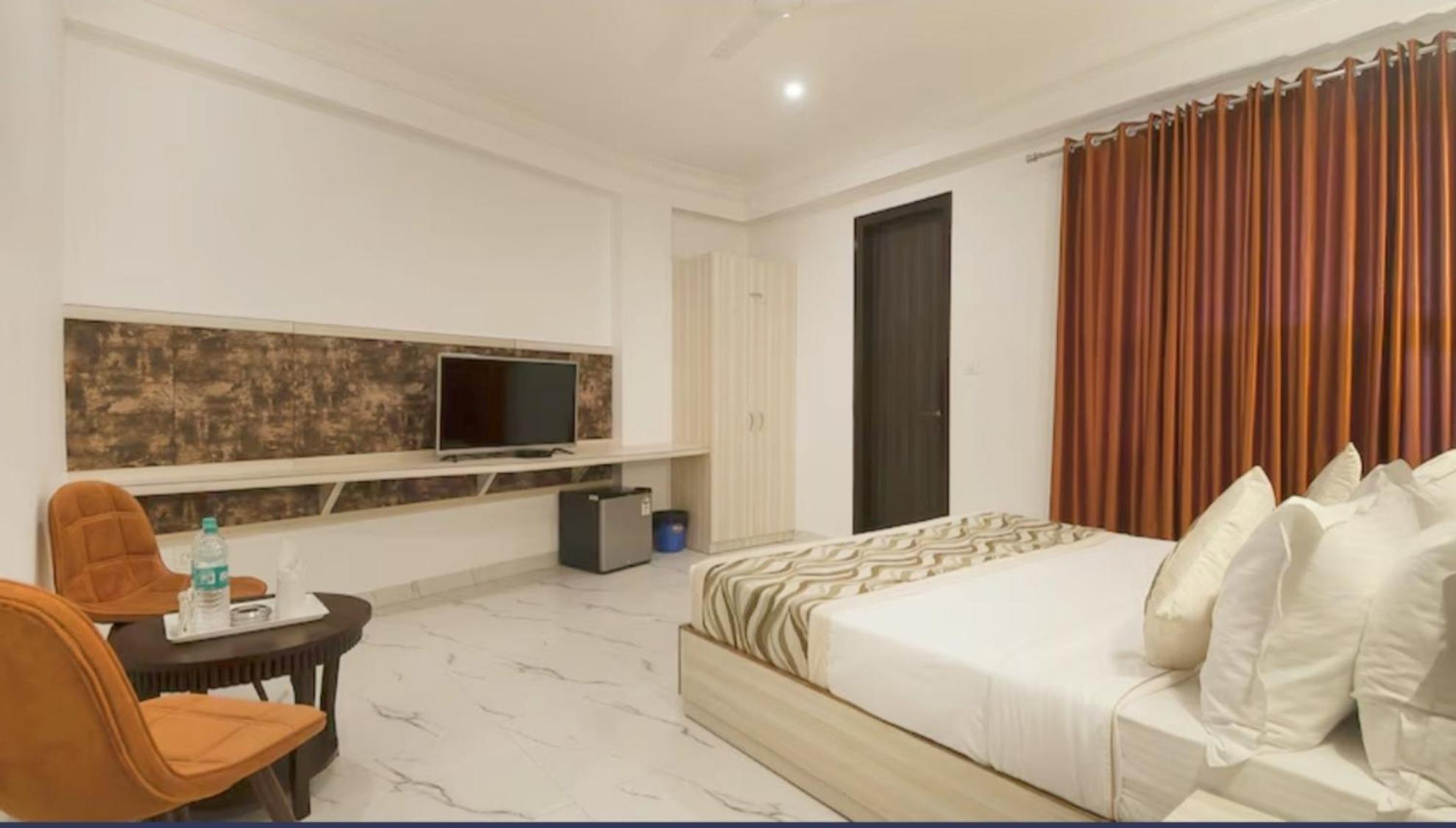 Hotel Almora Inn - Near By Delhi International Airport - With Free Airport Pickup And Drop Нью-Дели Экстерьер фото