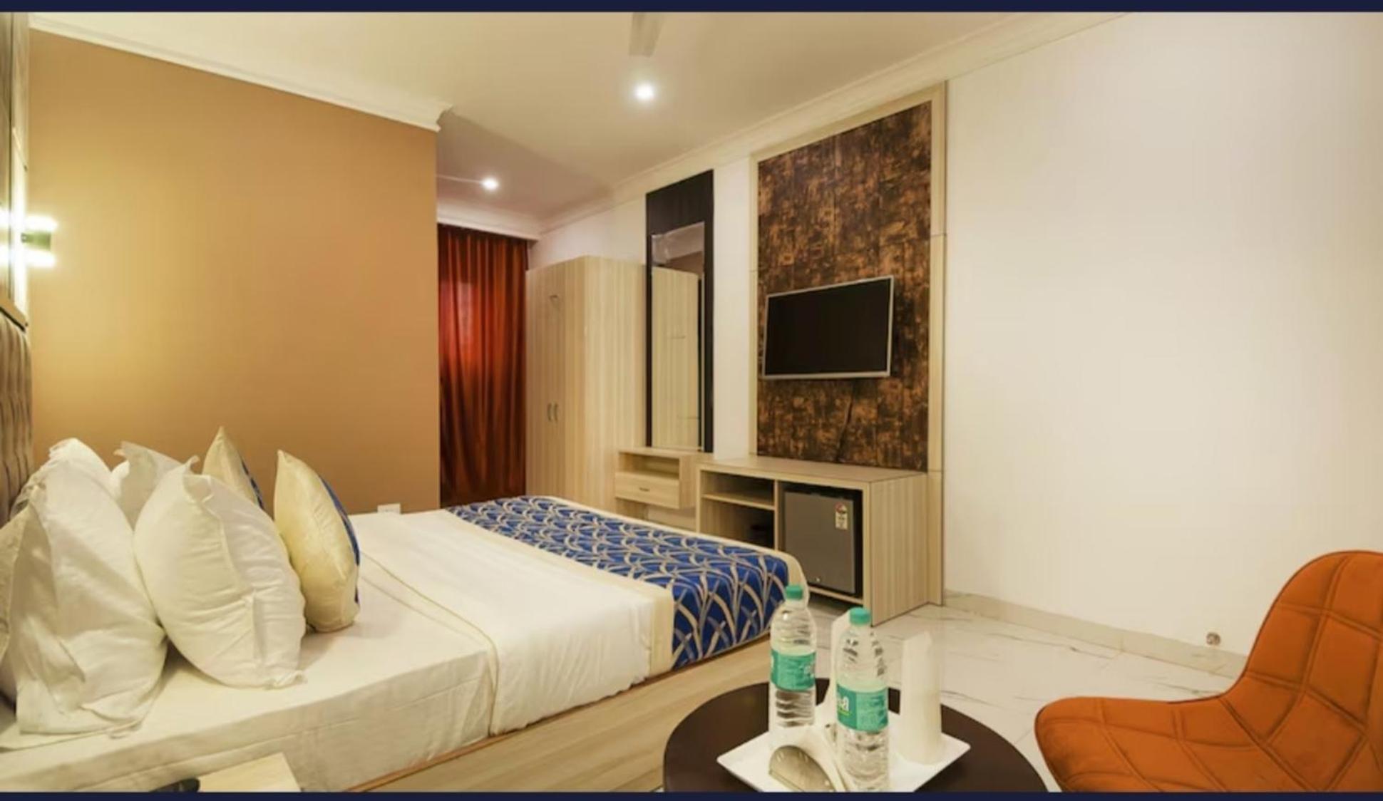 Hotel Almora Inn - Near By Delhi International Airport - With Free Airport Pickup And Drop Нью-Дели Экстерьер фото