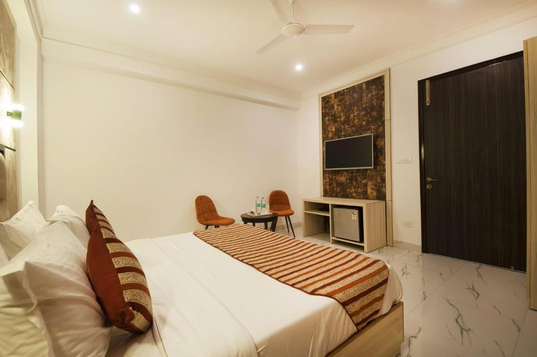 Hotel Almora Inn - Near By Delhi International Airport - With Free Airport Pickup And Drop Нью-Дели Экстерьер фото