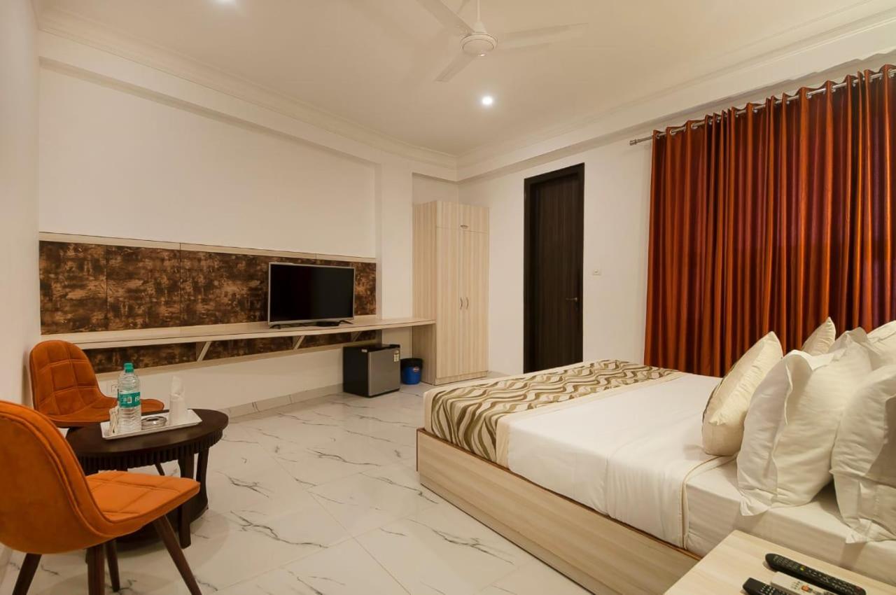 Hotel Almora Inn - Near By Delhi International Airport - With Free Airport Pickup And Drop Нью-Дели Экстерьер фото