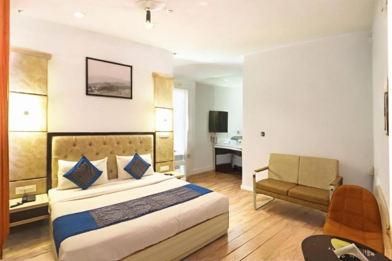 Hotel Almora Inn - Near By Delhi International Airport - With Free Airport Pickup And Drop Нью-Дели Экстерьер фото